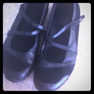 WOMENS SZ 9  BLACK LEATHER SKECHERS  SHOES